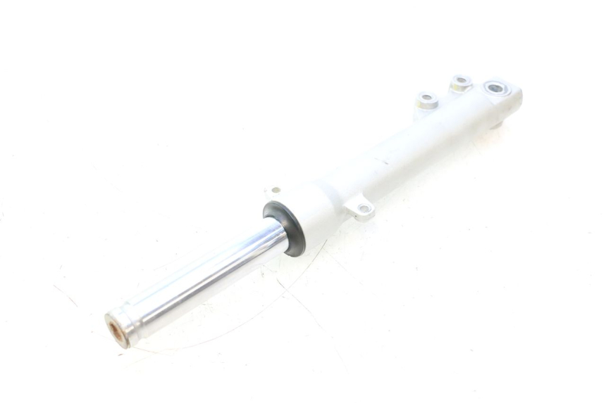 photo de LEFT FORKS LEG PEUGEOT KISBEE 4T 50 (2010 - 2017) - Technical close-up