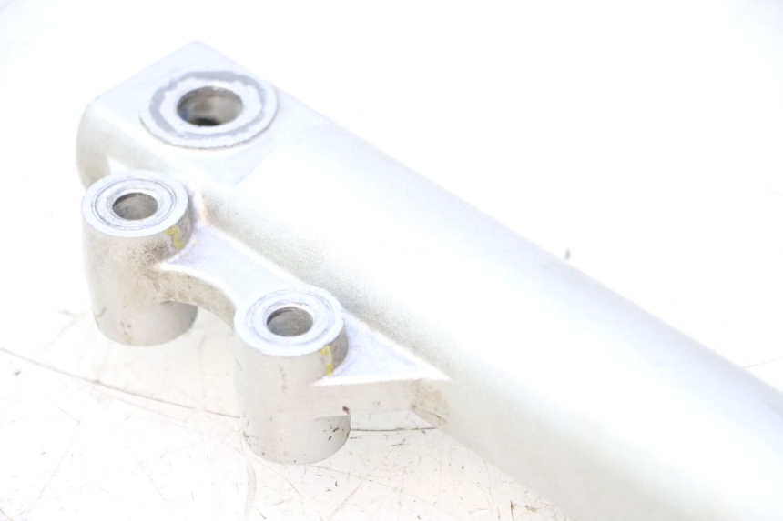 photo de LEFT FORKS LEG PEUGEOT KISBEE 4T 50 (2010 - 2017) - Fixing points details
