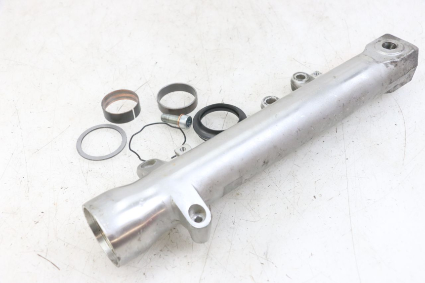 photo de LEFT FORK TUBE SUZUKI SV N 650 (1999 - 2002) - Fixing points details