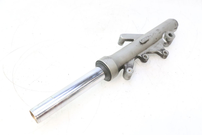 photo de LEFT FORKS LEG YAMAHA YP MAJESTY 125 (1998 - 2001) - Technical close-up