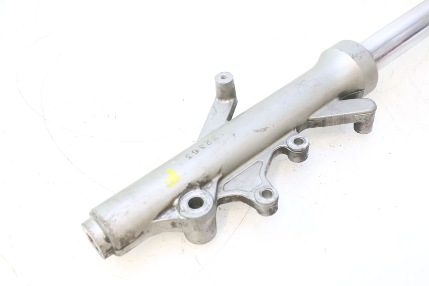 photo de LEFT FORKS LEG YAMAHA YP MAJESTY 125 (1998 - 2001) - Markings and original references