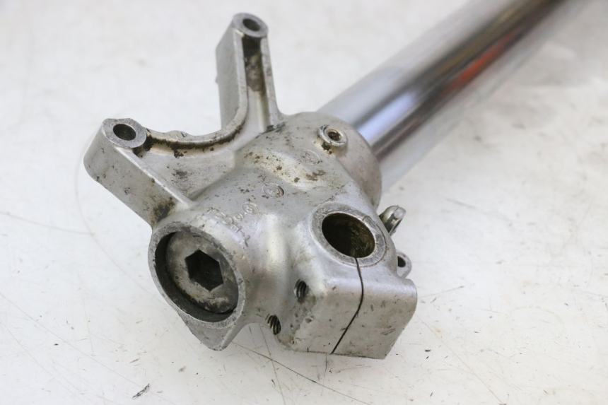 photo de LEFT FORKS LEG YAMAHA YZ 125 (1998 - 2005) - Technical close-up