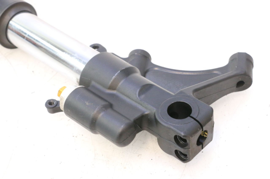 photo de LEFT FORKS LEG YAMAHA YZF R6 600 (2008 - 2009) - Technical close-up