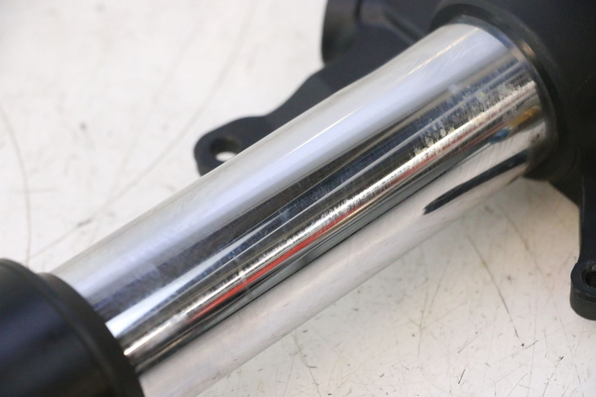 photo de LEFT FORKS LEG YAMAHA YZF R6 600 (2008 - 2009) - Markings and original references