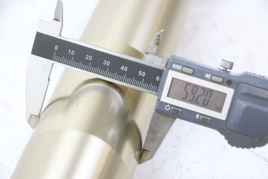 photo de LEFT FORKS LEG YAMAHA YZF YZ-F 450 (2014 - 2016) - Alternative perspective