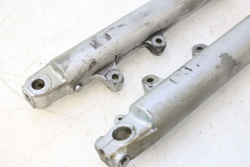 photo de FORKS LEG SUZUKI GSX F GSXF 750 (1988 - 1998) - Fixing points details