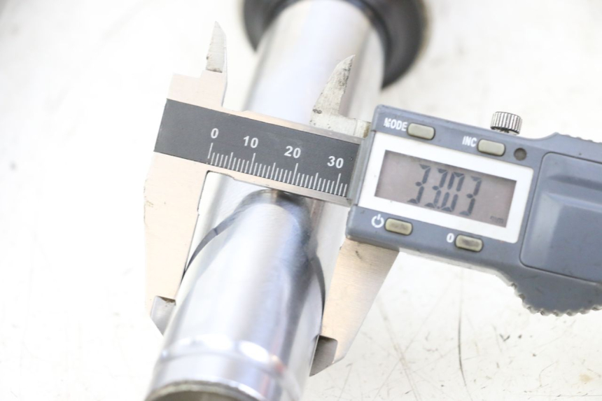 photo de FORKS LEG HONDA NES AROBASE 125 (2000 - 2003) - Zoom on usage condition