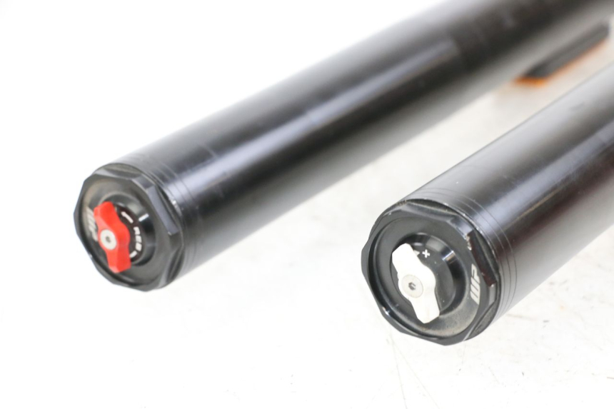 photo de FORKS LEG HUSQVARNA SVARTPILEN 401 (2018 - 2023) - Fixing points details