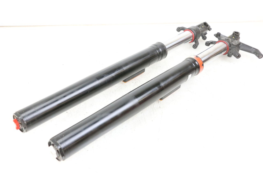 photo de FORKS LEG HUSQVARNA SVARTPILEN 401 (2018 - 2023) - Surface and material condition