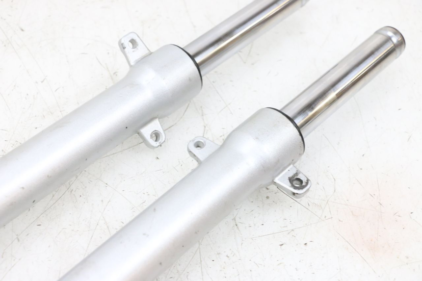 photo de FORKS LEG PEUGEOT KISBEE 2T 50 (2010 - 2017) - Surface and material condition