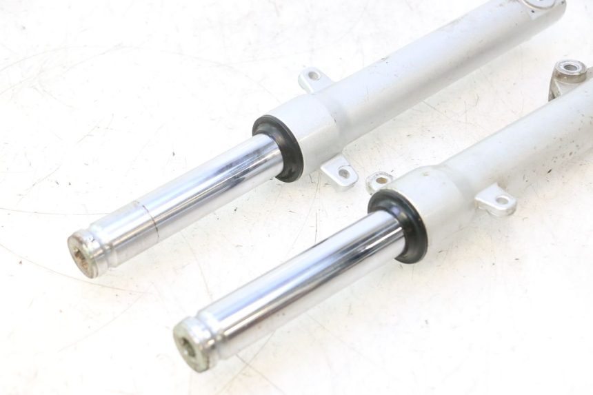 photo de FORKS LEG PEUGEOT KISBEE 2T 50 (2010 - 2017) - Distinctive features