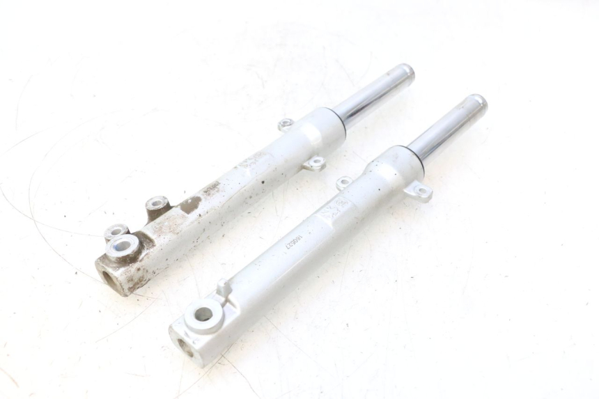 photo de FORKS LEG PEUGEOT KISBEE 2T 50 (2010 - 2017) - Technical close-up