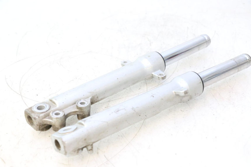 photo de FORKS LEG PEUGEOT KISBEE 2T 50 (2010 - 2017) - Surface and material condition
