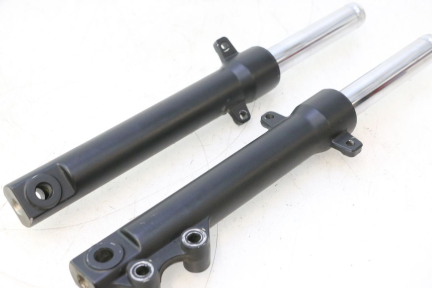 photo de FORKS LEG PEUGEOT KISBEE 4T 50 (2023 - 2026) - Additional view of the item