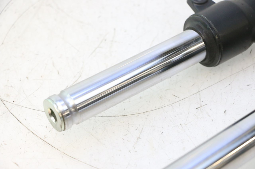 photo de FORKS LEG PEUGEOT KISBEE 4T 50 (2023 - 2026) - Product overview