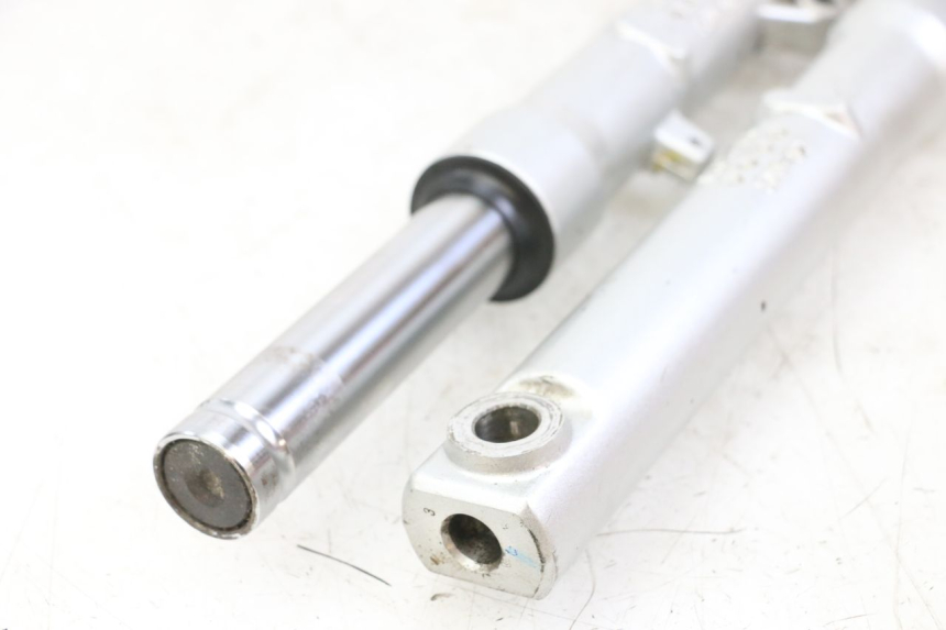 photo de FORKS LEG PIAGGIO LIBERTY IGET 4T 50 (2021 - 2025) - Zoom on usage condition