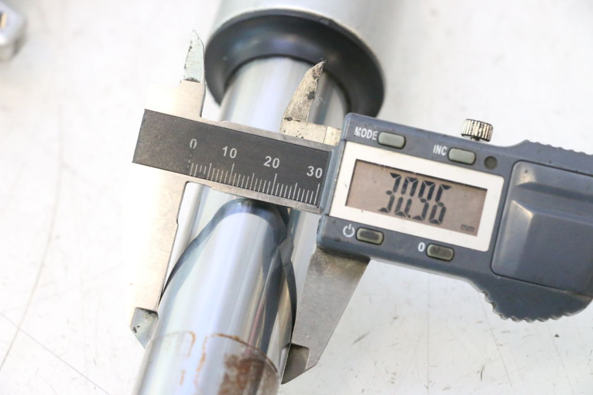photo de FORKS LEG PIAGGIO LIBERTY IGET 4T 50 (2021 - 2025) - Component zoom