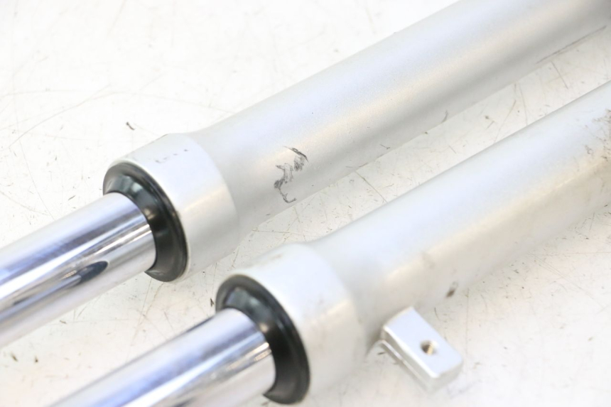 photo de FORKS LEG KYMCO LIKE 125 (2009 - 2016) - Technical close-up