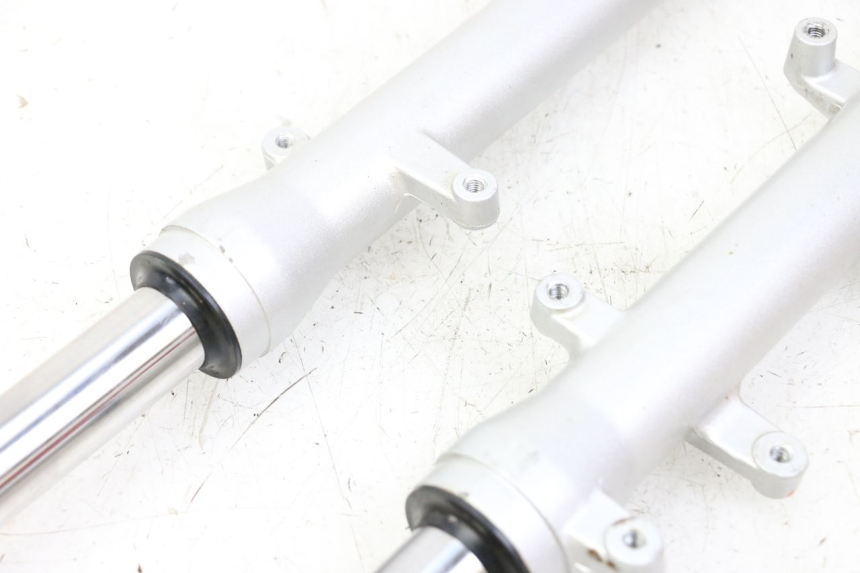 photo de FORKS LEG LONGJIA SHARPY 125 (2020 - 2024) - Fixing points details