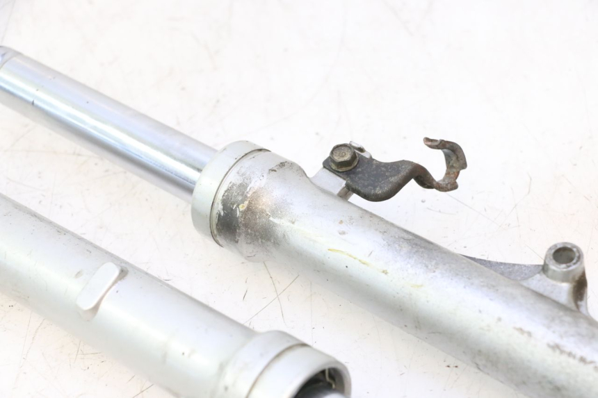 photo de FORKS LEG SYM MIO 50 (2005 - 2010) - Zoom on usage condition