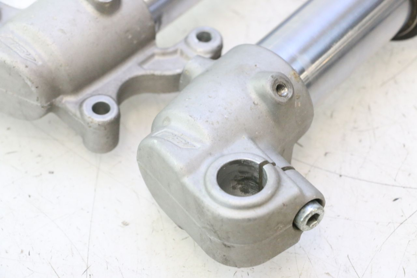 photo de FORKS LEG RIEJU MRT PRO SUPERMOTARD 50 (2007 - 2018) - Surface and material condition