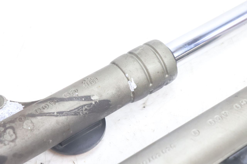 photo de FORKS LEG YAMAHA NEO'S NEOS 2T 50 (1998 - 2007) - High-resolution close-up