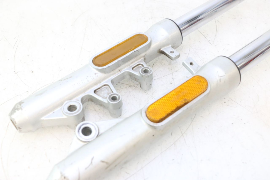 photo de FORKS LEG KYMCO LIKE 4T 50 (2019 - 2025) - Focus on structure