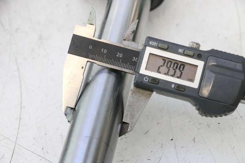 photo de FORKS LEG PIAGGIO NEW TYPHOON 50 (2018 - 2021) - Additional view of the item