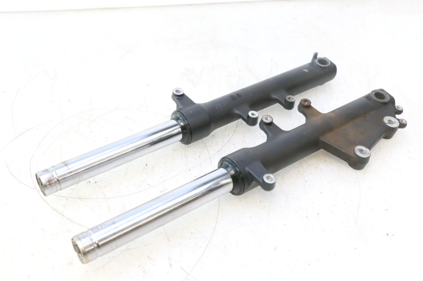 photo de FORKS LEG PIAGGIO NEW TYPHOON 50 (2018 - 2021) - Fixing points details