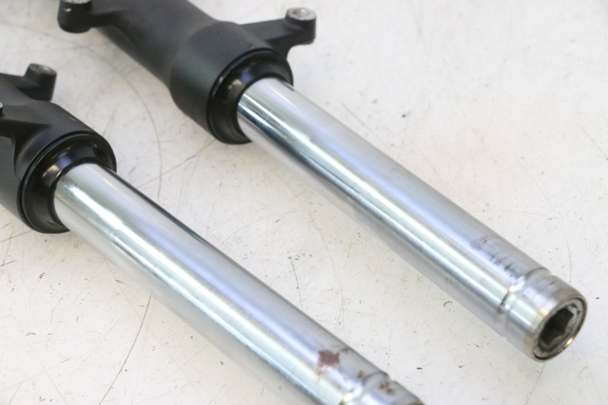 photo de FORKS LEG PIAGGIO NEW TYPHOON 50 (2018 - 2021) - Markings and original references