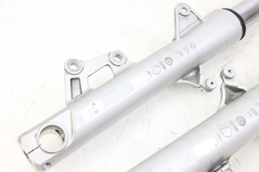 photo de FORKS LEG MOTO GUZZI NORGE 8V GT 1200 (2011 - 2016) - Surface and material condition