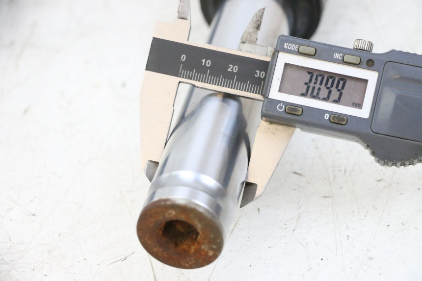 photo de FORKS LEG JM MOTORS OLDIES GT 4T 50 (2018 - 2025) - Zoom on usage condition