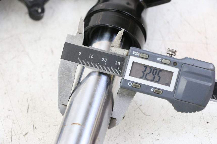 photo de FORK TUBE SYM ORBIT 2 4T 50 (2008 - 2017) - Component detail