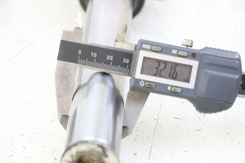 photo de FORKS LEG LIGIER PULSE 3 1 (2014 - 2020) - Component detail