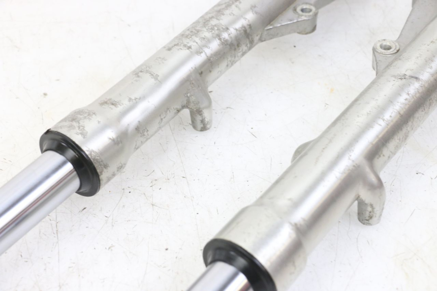 photo de FORKS LEG REGAL RAPTOR RAXTER 2 125 (2007 - 2015) - Fixing points details