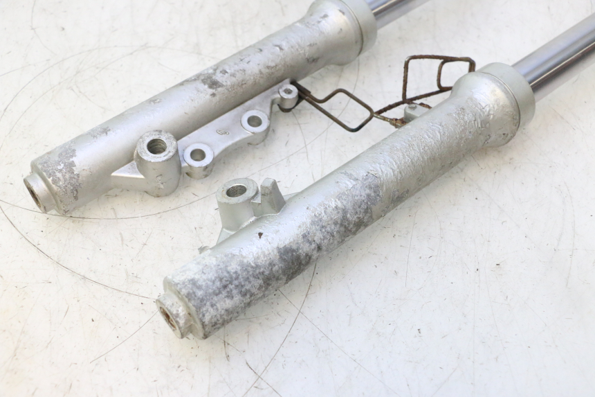 photo de FORKS LEG YIYING RETRO 125 (2008 - 2018) - Fixing points details