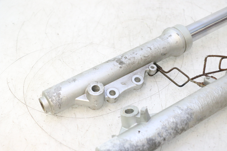 photo de FORKS LEG YIYING RETRO 125 (2008 - 2018) - Surface and material condition