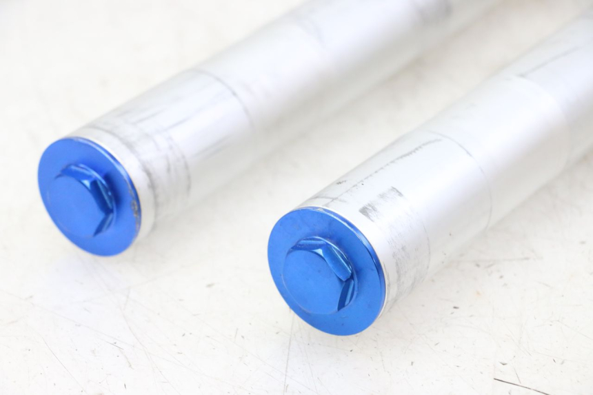 photo de FORKS LEG APOLLO RFZ 125 - Surface and material condition