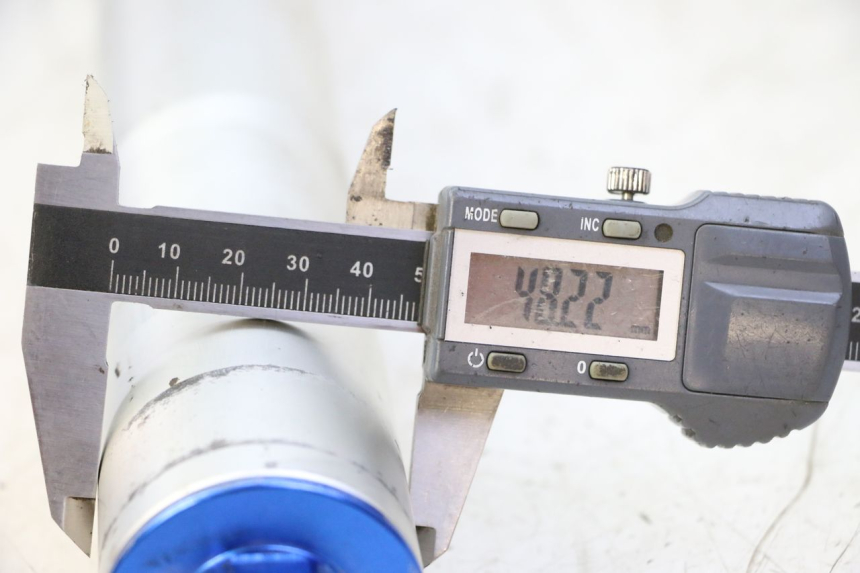 photo de FORK TUBE APOLLO RFZ 150 - Alternative perspective