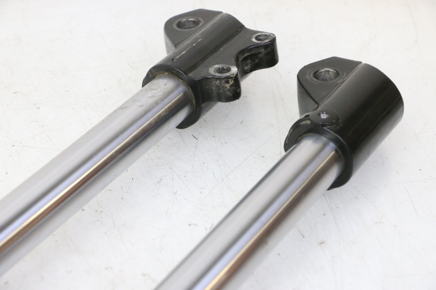 photo de FORK TUBE APOLLO RFZ 150 - Fixing points details
