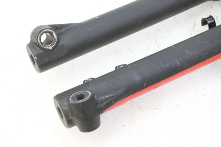 photo de FORKS LEG APOLLO RFZ 125 - Surface and material condition