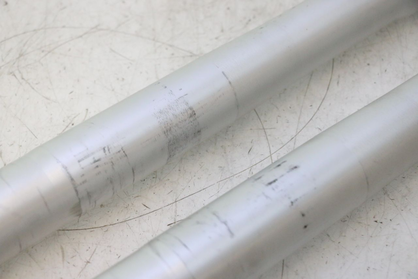 photo de FORK TUBE APOLLO RFZ 150 - High-resolution close-up