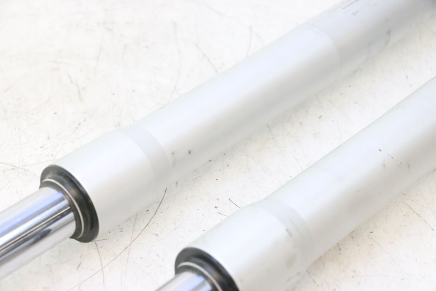 photo de FORK TUBE APOLLO RFZ 150 - Fixing points details