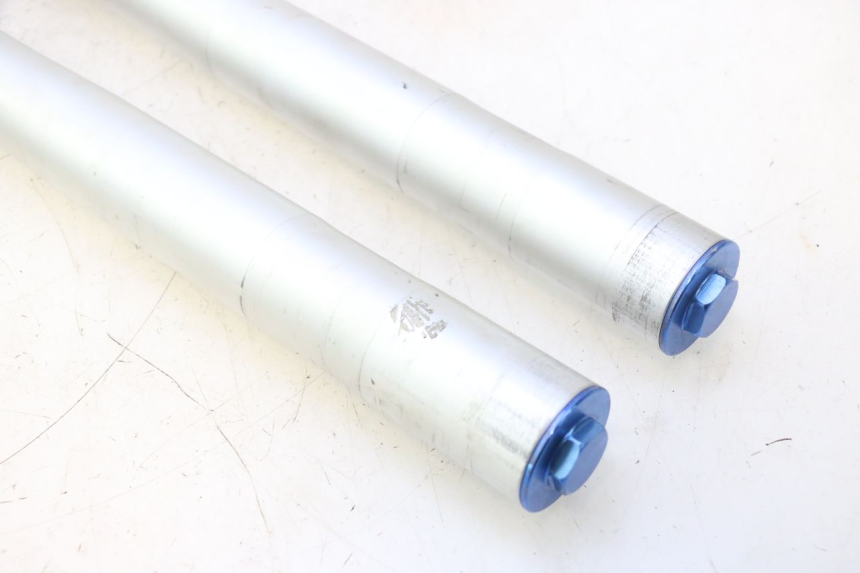 photo de FORKS LEG APOLLO RFZ 140 - Surface and material condition
