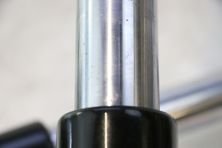 photo de FORKS LEG HARLEY DAVIDSON ROAD GLIDE FLTRXSE 1920 (2018 - 2022) - Alternative perspective
