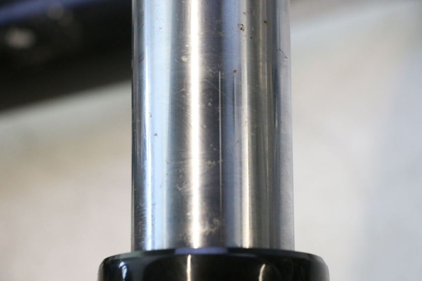 photo de FORKS LEG HARLEY DAVIDSON ROAD GLIDE FLTRXSE 1920 (2018 - 2022) - Technical close-up