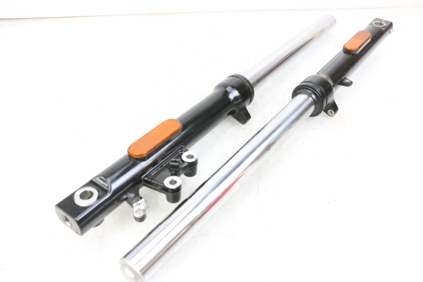 photo de FORKS LEG ROYAL ENFIELD CONTINENTAL GT 650 (2019 - 2024) - Checked used part