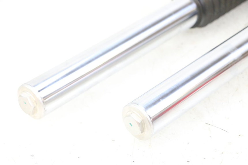 photo de FORKS LEG ROYAL ENFIELD SCRAM 411 (2022 - 2024) - Zoom on usage condition