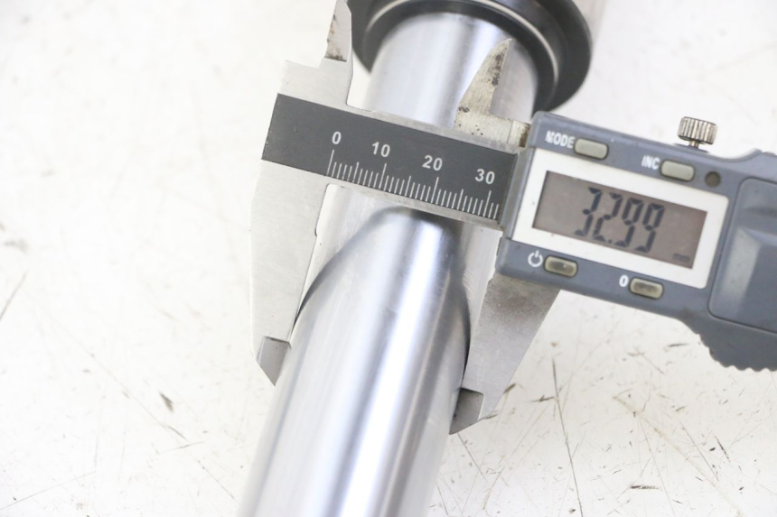 photo de FORK TUBE APOLLO RXF 125 - Zoom on usage condition