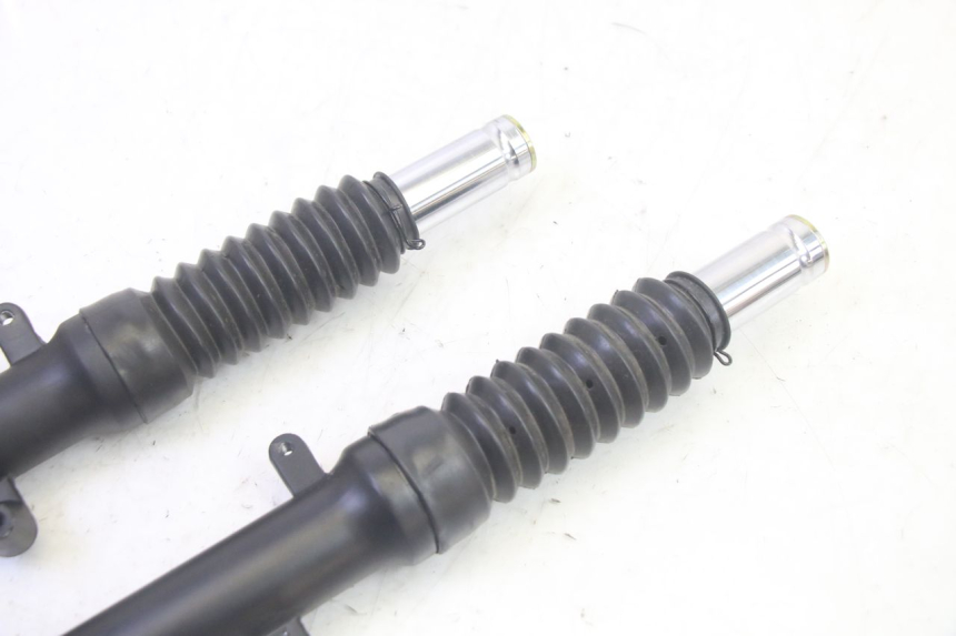 photo de FORKS LEG JM MOTORS SANTANA EVO 50 (2024 - 2026) - Zoom on usage condition